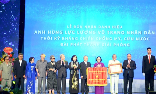 Lễ đón nhận danh hiệu Anh hùng Lực lượng vũ trang nhân dân cho Đài Phát thanh Giải phóng